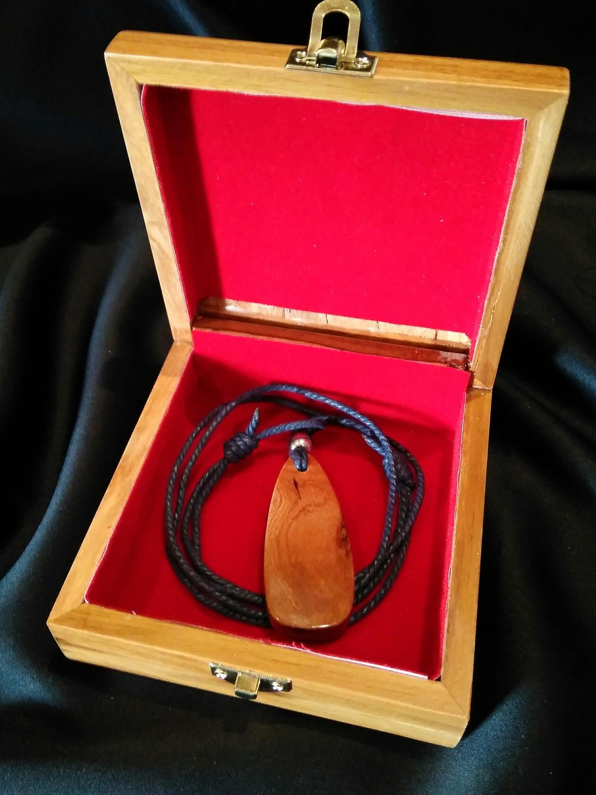 Venolli Necklace + Exclusive Box - WJN001
