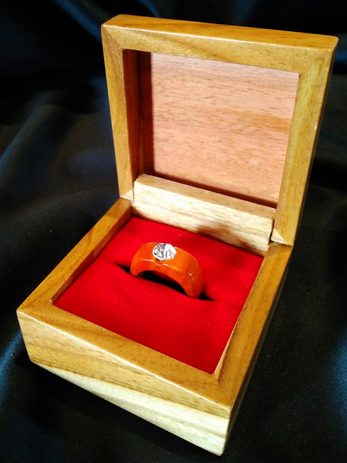 Venolli Ring Finger + Exclusive Box - WJR003