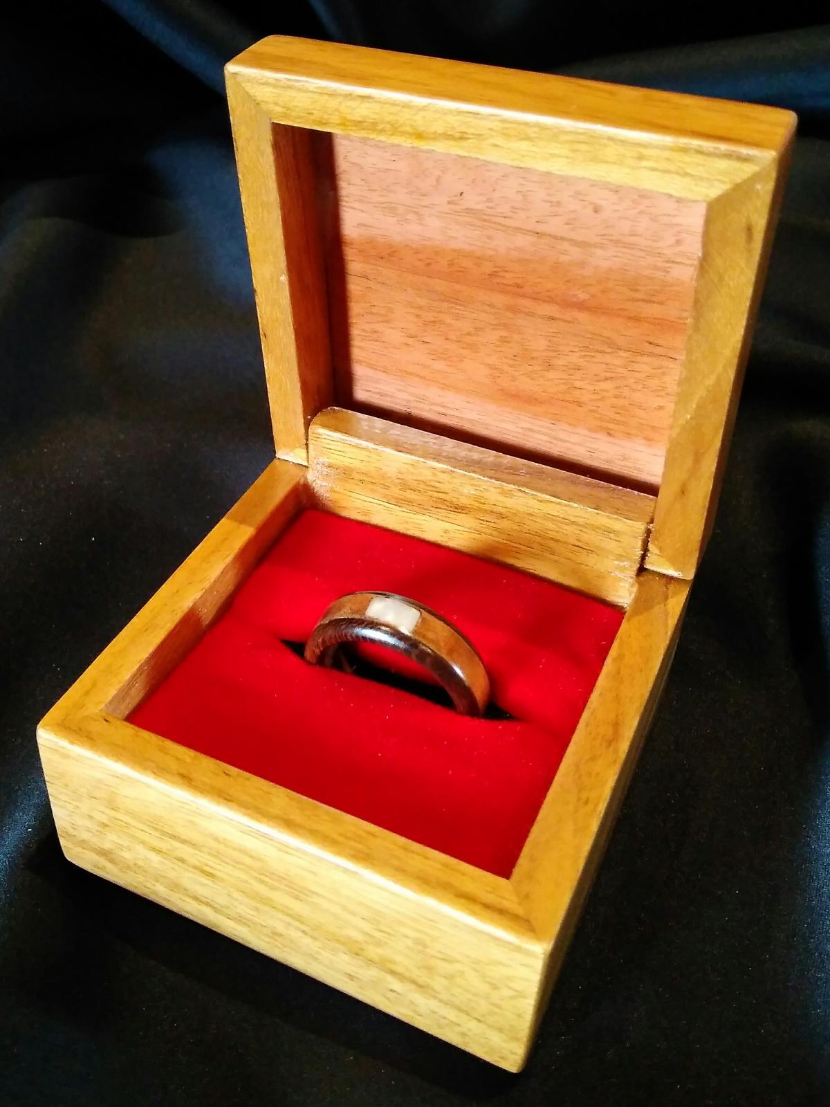 Venolli Ring Finger + Exclusive Box - WJR004