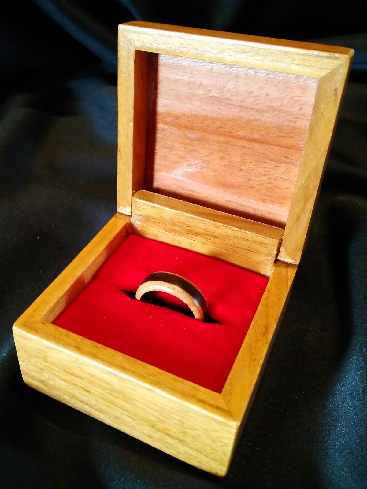 Venolli Ring Finger + Exclusive Box - WJR006